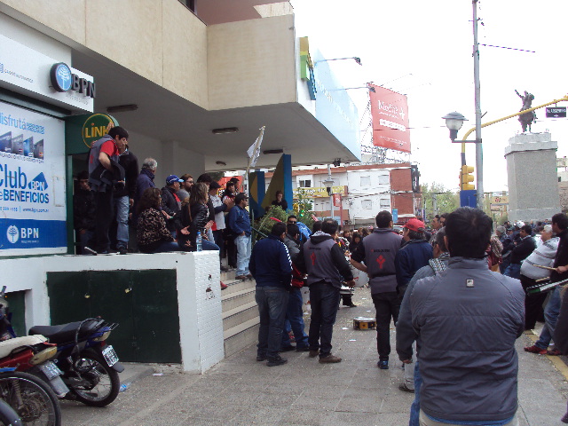 Empleados municipales reclaman recomposición salarial