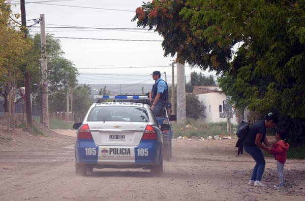 Neuquén: Megaoperativo de allanamientos en el barrio Cuenca XV.