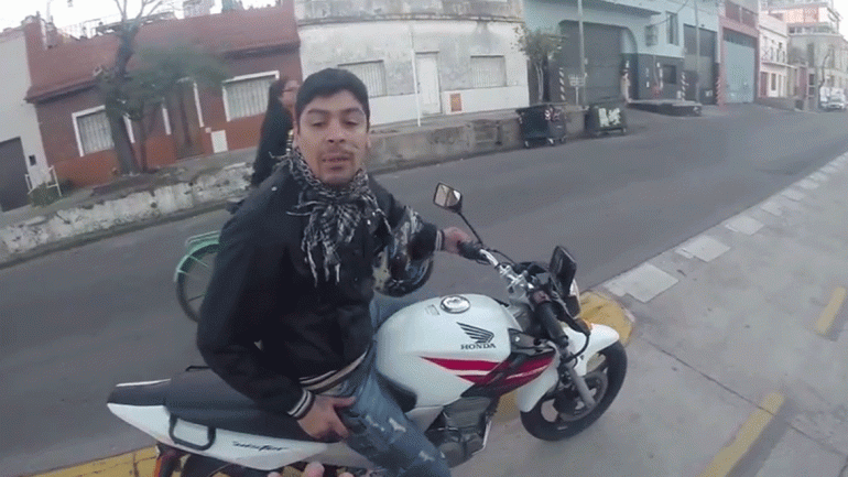 Le quisieron robar y grabó todo con su cámara