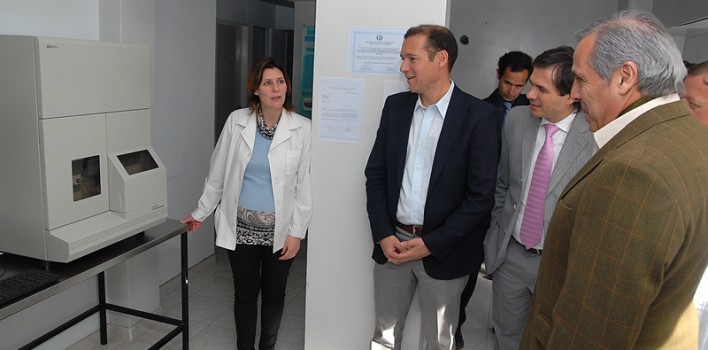Sapag-inauguró-laboratorio-de-genética-708x350