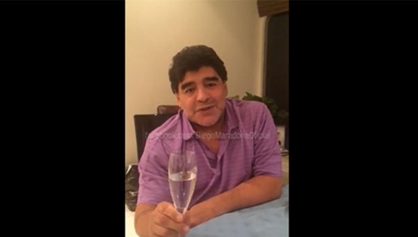 Diego brindó con sus fans a través de las redes sociales