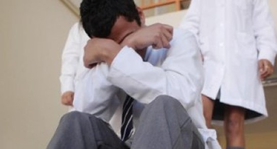 Vergonzoso: Un alumno golpeó a un docente porque lo aplazó
