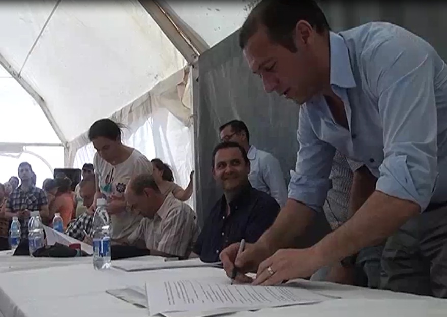 Se firman contratos para construir 483 viviendas en Cuenca XVI