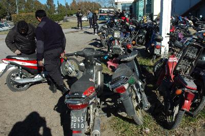 viedma - 13/12/12la policia secuetro motos robadasfoto marcelo ocho