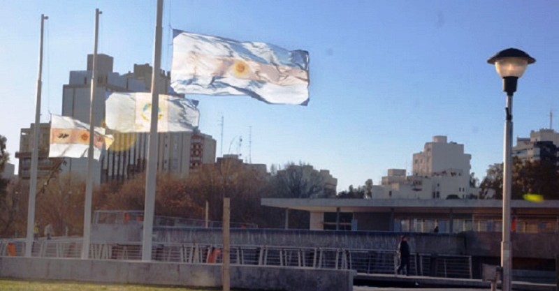 05-04-Archivo-Banderas-a-media-asta-800x417
