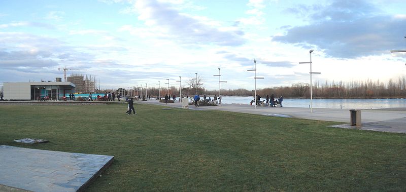 800px-Neuquen_-_Rio_Limay_-_Paseo_de_la_Costa