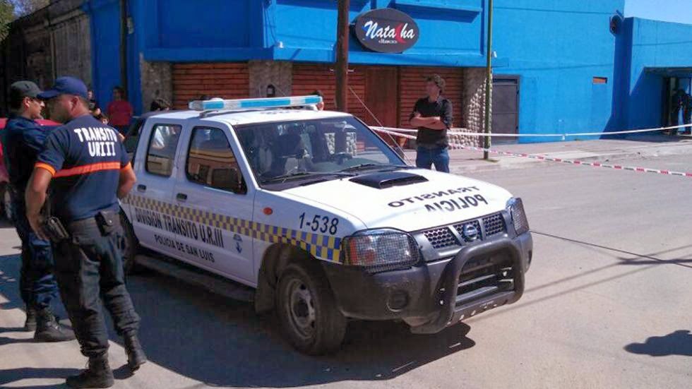 San Luis - un policía mató a dos personas e hirió a otras 17 cuando ingresó a los tiros a un boliche. Tenía 1,67 mg de alcohol en sangre