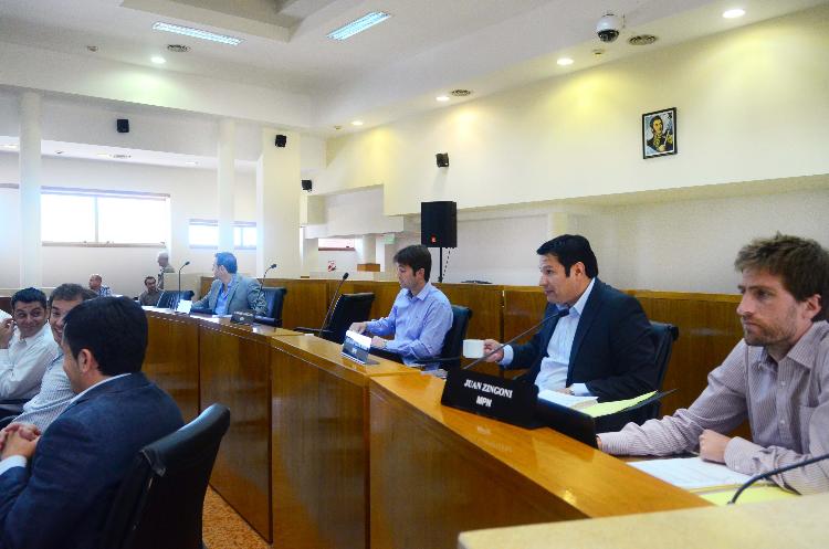 neuquen 11/12/2014 el concejo deliberante sesiona el presupuesto ceci