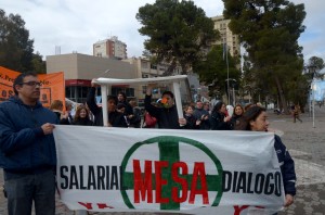nqn-prof-salud-protesta-mesa-hay-falta-dialogo-MES_1563-300x198