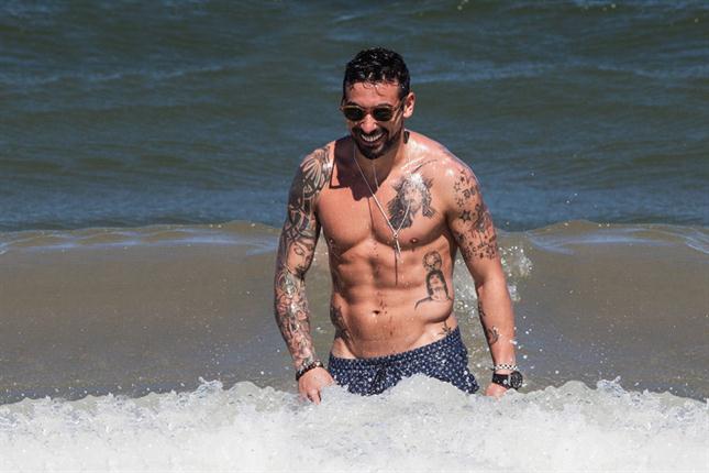 El «Pocho» Lavezzi y Nicolás Francella los galanes del verano