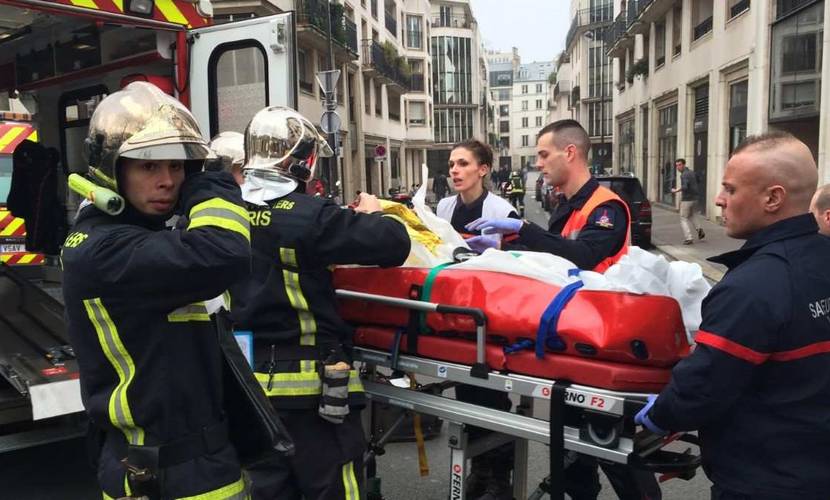 Bomberos-Charlei-Hebdo-Paris-AFP_CLAIMA20150107_0045_37