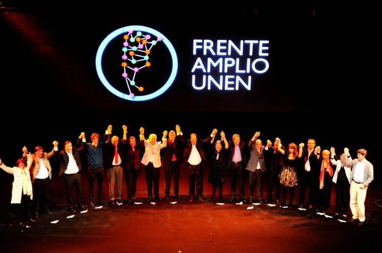Frente-Amplio-Teatro-Broadway-Tesone_CLAIMA20140422_0222_14