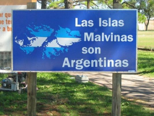 nota-1078515-proponen-coloque-cartel-malvinas-cada-ciudad-negro-140407070350