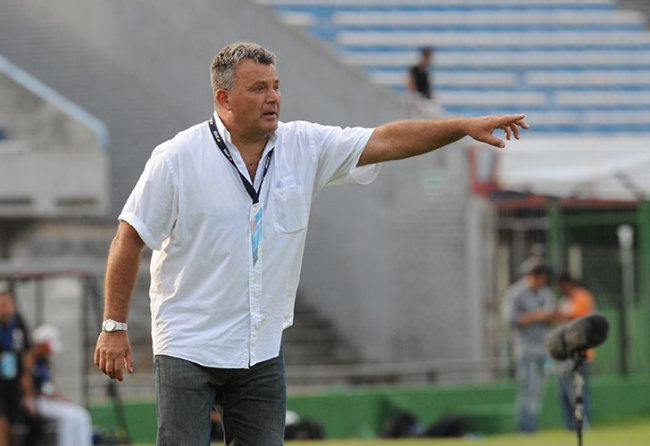 Humberto Grondona se enojó con Tomás Martínez por el penal errado por Gio Simeone