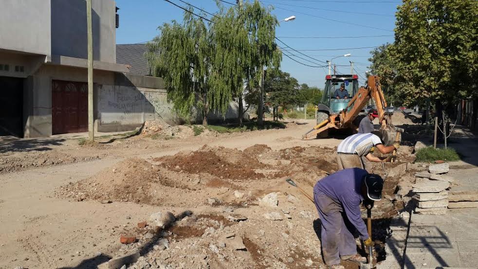 Con una inversión de $4,5 millones comenzó la obra de cordón cuneta de Huilliches