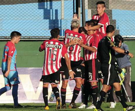 Estudiantes-festeja-gol-Damonte_OLEIMA20150216_0140_23
