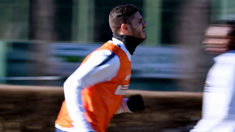 Icardi-volvio-practicas-hinchas-Inter_OLEIMA20150202_0095_5