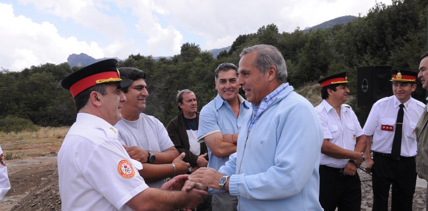 Jorge-Sapag-en-la-reinauguración-del-cuartel-de-bomberos-de-Meliquina-708x350@2x