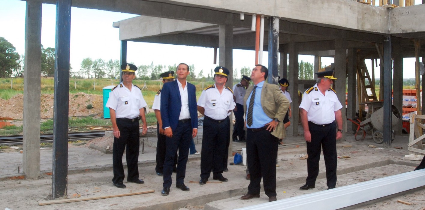 Ministros recorrieron la obra de ampliación del Centro de Operaciones Policiales