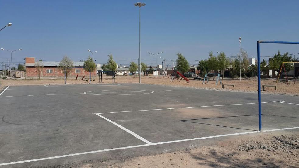 Nuevo playón polideportivo en San Lorenzo Sur