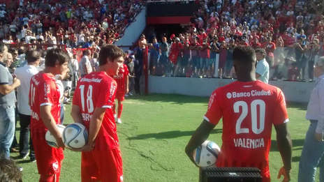 flamantes-refuerzos-Independiente-posaron-camaras_OLEIMA20150211_0141_5