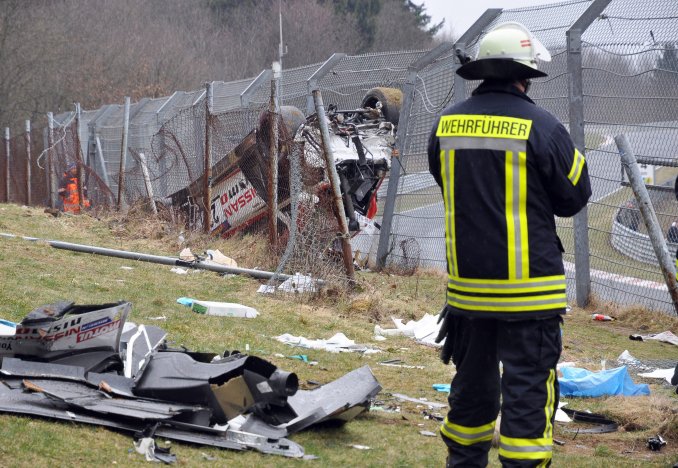 Un auto de carrera voló y mató a un simpatizante en Alemania