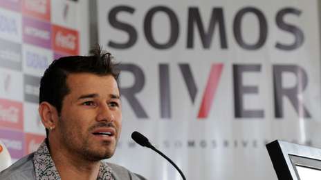 Mora-hablando-conferencia-prensa_OLEIMA20150303_0096_5