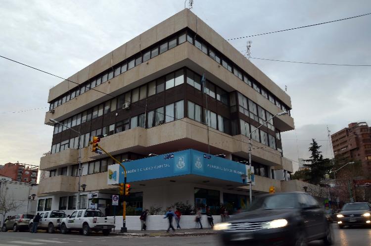 nqn frente municipalidad de neuquén foto mati subat 01-08-2014