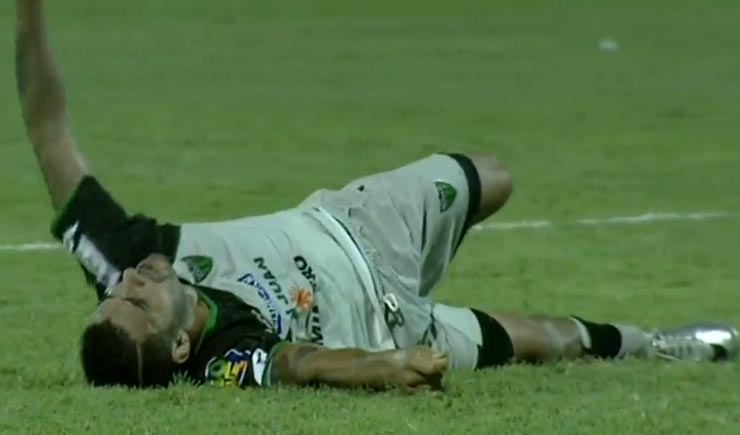 Así fue la patada de Orión que fracturó a Bueno