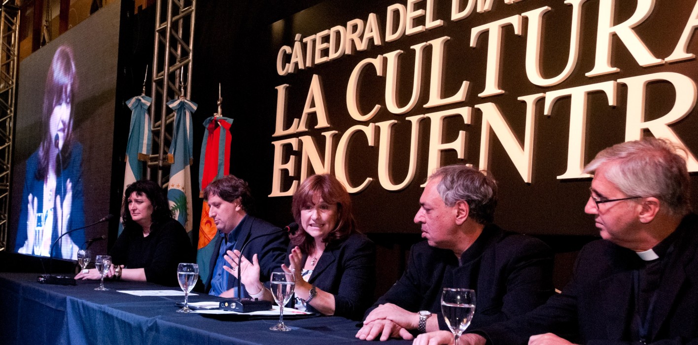 Pechen reclamó “mayor participación de las mujeres en la vida pública”