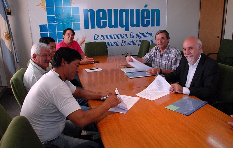 WEBFirma-convenio-CCI-vecinales_8069-708x350@2x