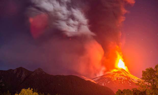 Hoy a la madrugada erupcionó el volcán Villarrica de Chile