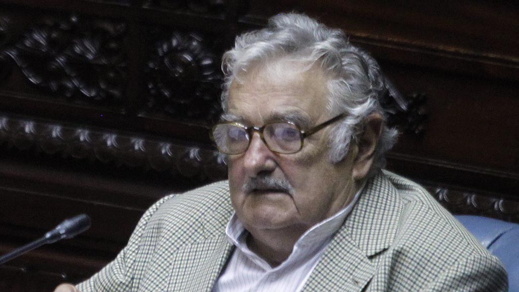 EXPRESIDENTE JOSÉ MUJICA ASUME COMO SENADOR URUGUAYO