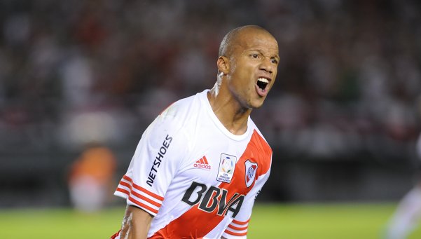 no-es-chiste-las-bravas-aparece-carlos-sanchez
