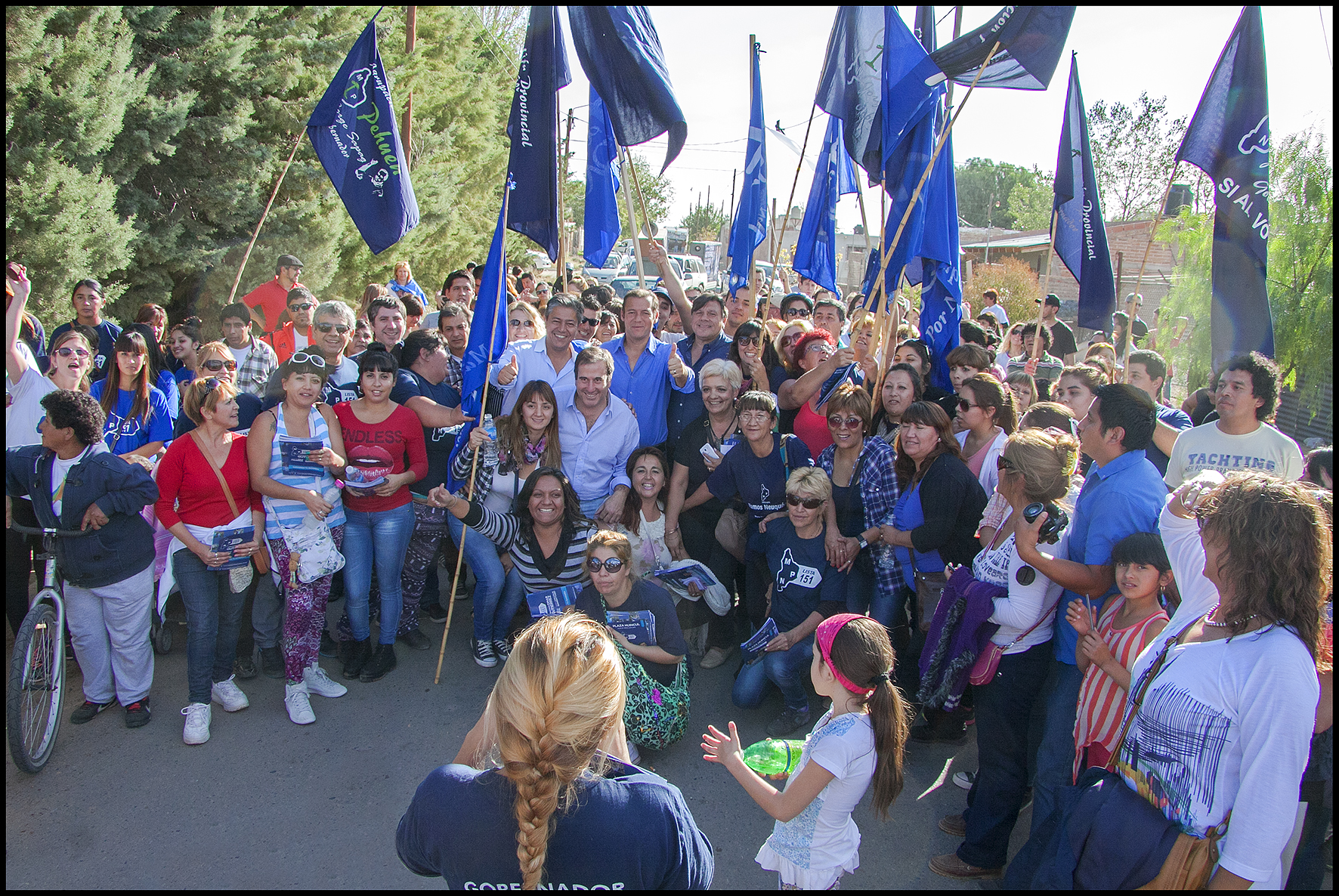 Caminata en Plaza Huincul_1362