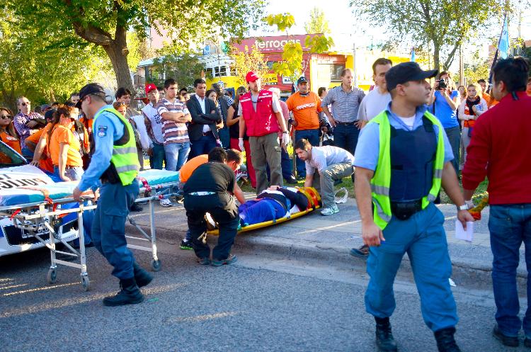 neuquen 22/04/2015 accidente en olascoaga y copahue.
