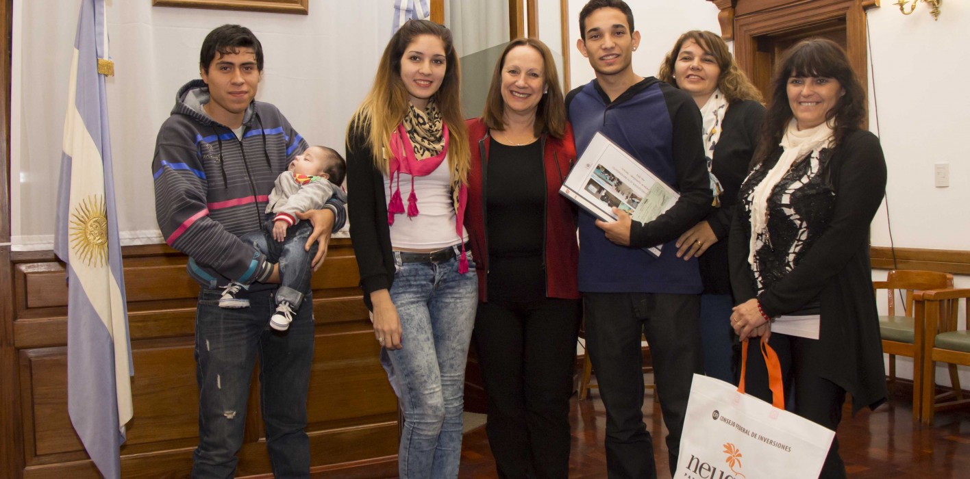 Entrega-de-becas-Alto-Rendimiento-1-708x350@2x