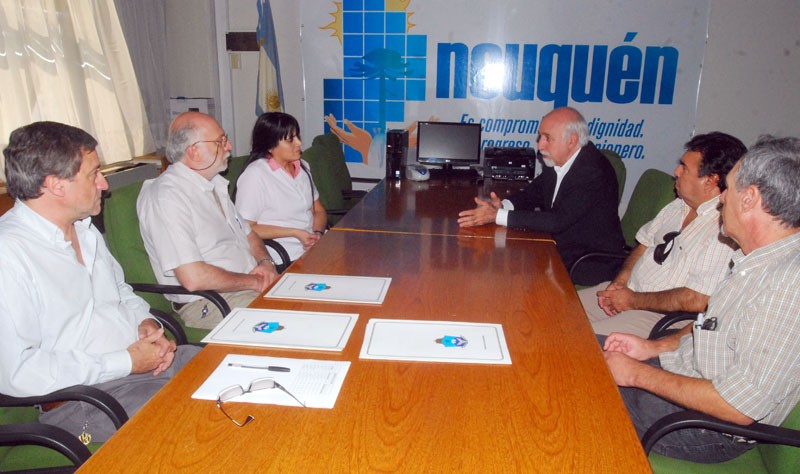 Entrega-de-computasdoras-a-escuelas-3-708x350@2x