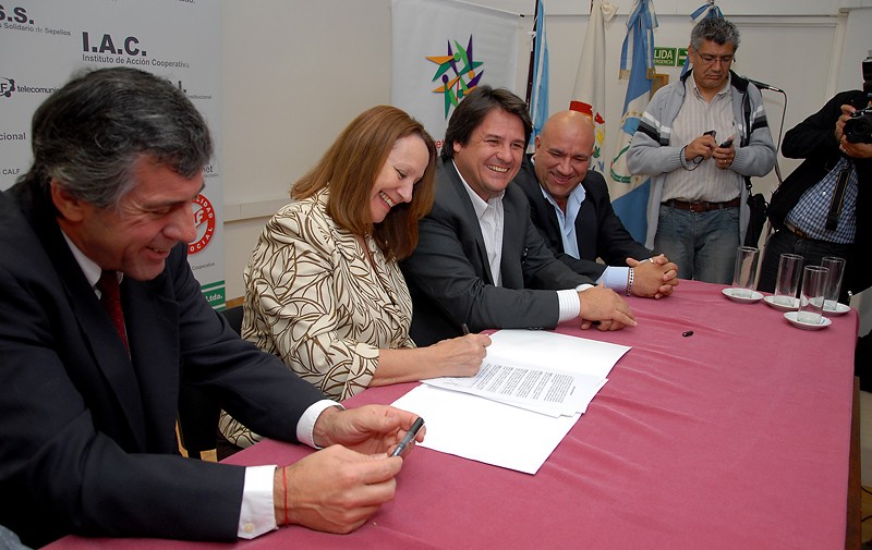 Formación y perfeccionamiento laboral para desocupados de la provincia