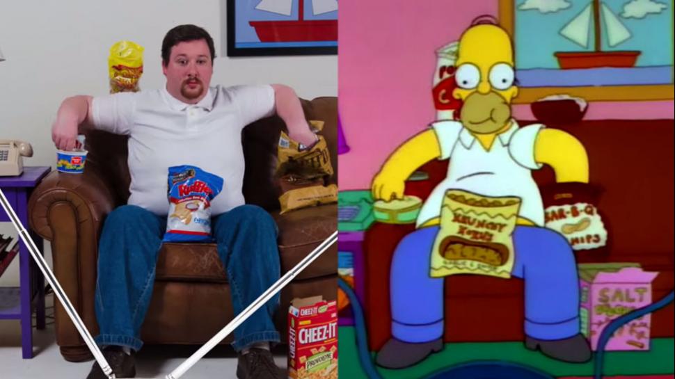 Un hombre imita la manera de comer de Homero Simpson