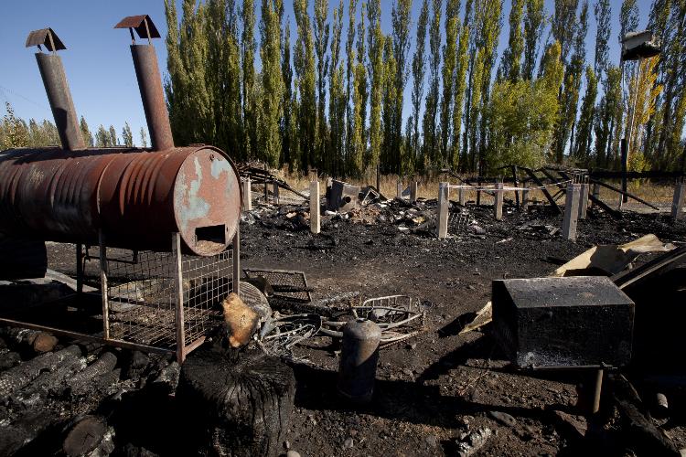 Nqn - Incendio con dos muertos en Vista Alegre Sur - Juan Thomes