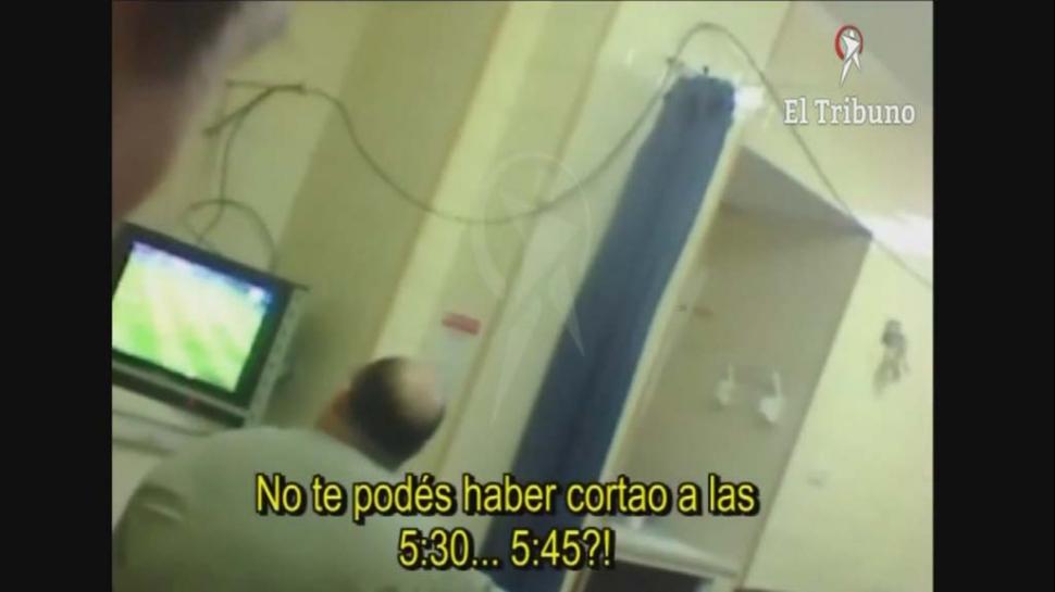 Repudiable: Un médico no atendió a sus pacientes por ver un partido en la televisión