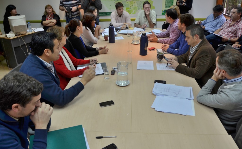 Hacienda y Servicios Públicos analizaron el proyecto para comprar 15 colectivos