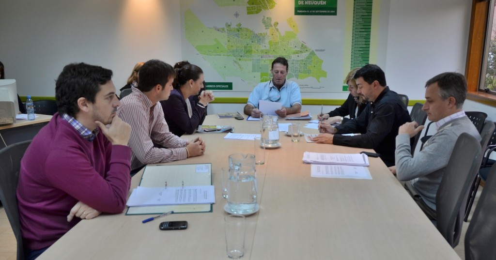 Hacienda y Servicios Públicos analizarán la compra de colectivos