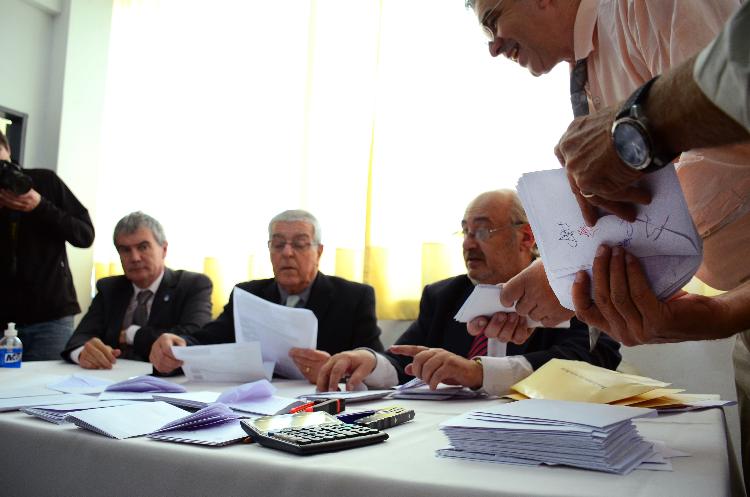 Neuquen 04/05/2015 elecciones 2015 Recuento definitivo ceci maletti