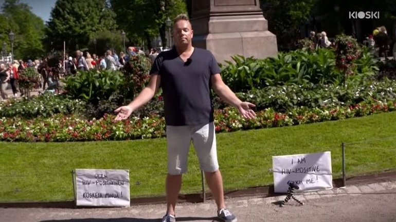 «Soy portador de HIV, ¿quieres tocarme?»