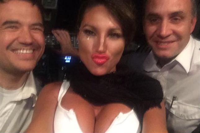 Escandalo con Vicky Xipolitakis en un avión de Austral