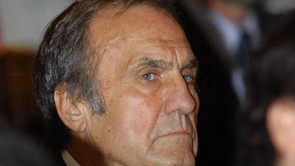 Escracharon y agredieron a Carlos Reutemann en Santa Fe