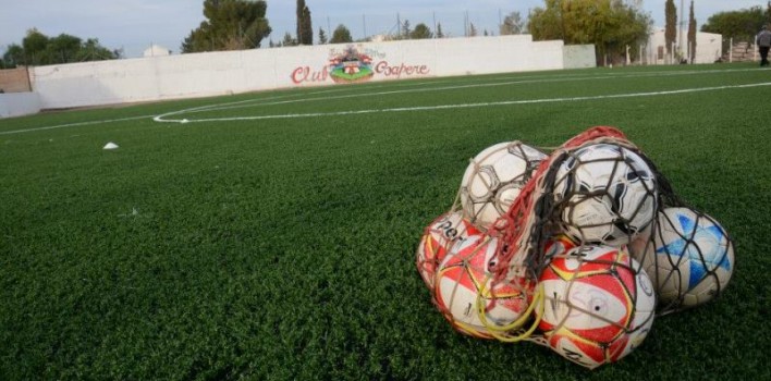 Omar Gutiérrez inaugura el césped sintético de los clubes Sapere y Pacífico