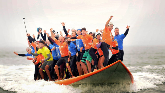 Nuevo-record-surf-personas-tabla_MEDIMA20150621_0009_5